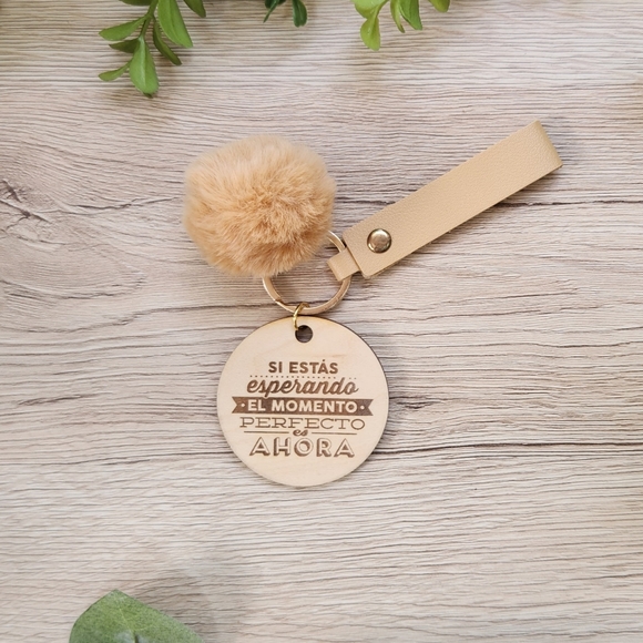 SPANISH MOTIVATION Laser Engraved Charm with Keychain Wristlet & Puff - Picture 7 of 10